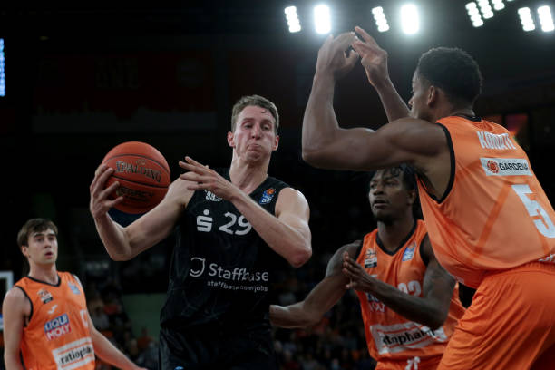 出色发挥以 出色发挥以